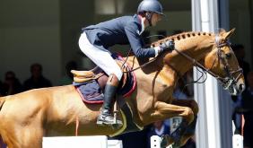 Number One d'Iso et Nicolas Delmotte sur la plus haute marche du poduim 